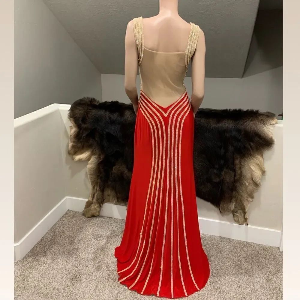Gorgeous and Stunning Gown with Sparkling Rhinestone Contoured Pattern - Picture 7 of 16